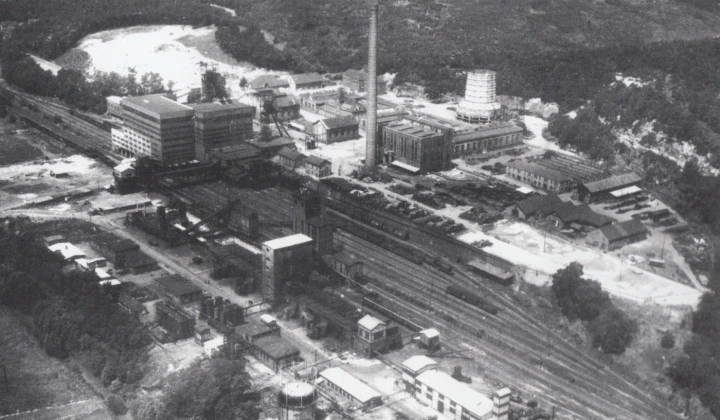 Historische Luftaufnahme des Bergwerks Velsen
